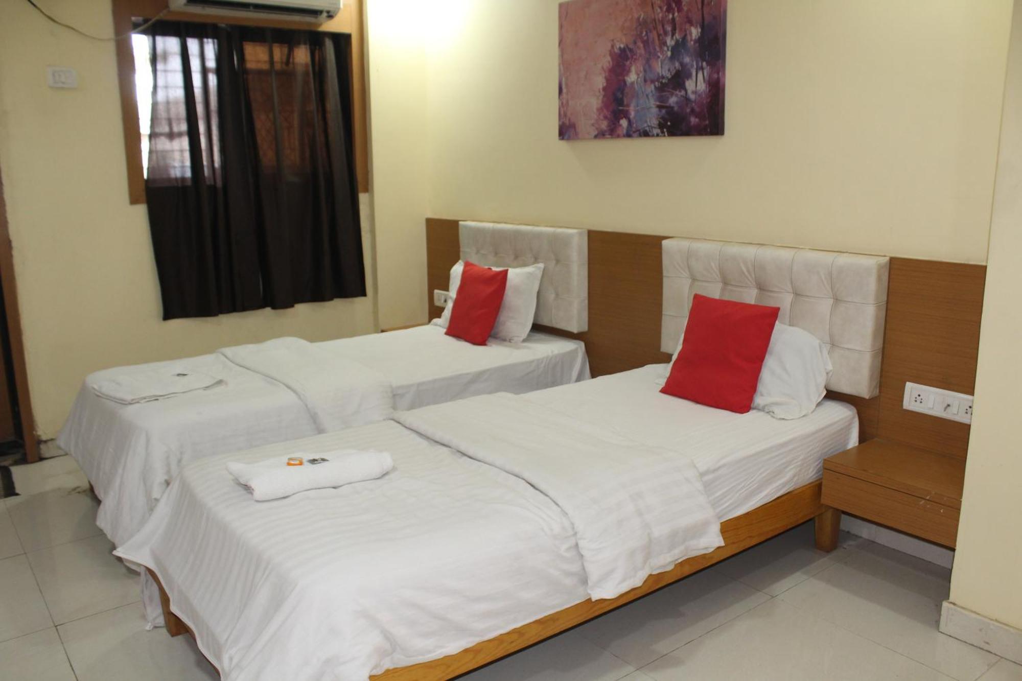 Hotel Shivrai Pen Extérieur photo